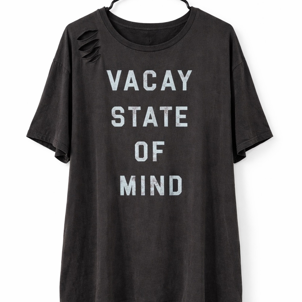 Torrid Graphic 'Vacay State of Mind' Distressed Tee - Black Size 4